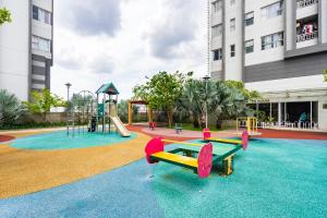 2br-Vibrant Home-Sunrise North-D7-Hanas Apart