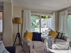 Stunning Private Villa in Calahonda: Pass the Keys