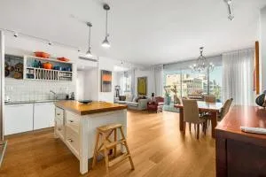 Ramat Hasaron Modern 3BR Apt - Ramat HaSharon