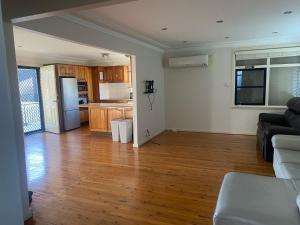 Comfortable Queen Room in Spacious House with Backyard - GA3