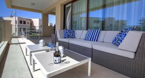 Brand New Stunning Apartment with Pool Views, Dionysus Village, Aphrodite Hills