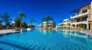 Brand New Stunning Apartment with Pool Views, Dionysus Village, Aphrodite Hills