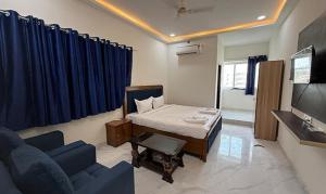 FabHotel RR Living Grand