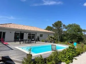 Paisible villa avec piscine proche du Pic Saint-Loup - Saint-Jean-de-Cuculles