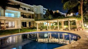 Deluxe condo, pool and terrace
