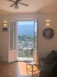 Appartements Studio centre ville, parking, balcon, piscine : Studio - Vue sur Piscine 