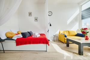 Piotrkowska pasaż Schillera by LookAp