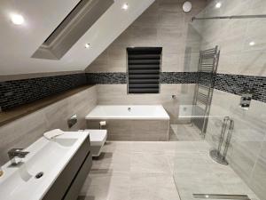 Fyne Edge - A Luxurious Lochside Haven