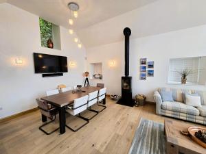 Fyne Edge - A Luxurious Lochside Haven