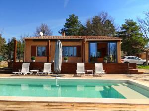 Villas Charmante villa avec piscine et calme, Regusse : photos des chambres