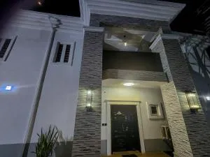 Fola's House - Isagatedo
