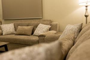 شقة فاخرة غرفة وصالة