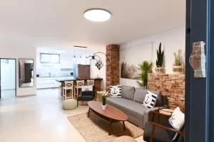 Atlantis Beach Garden Apartment - Bnei Yehuda