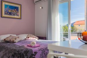 Studio Daisy with a garden