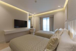Daniels 2BR at Princess Tower with Sea View