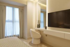 Daniels 2BR at Princess Tower with Sea View
