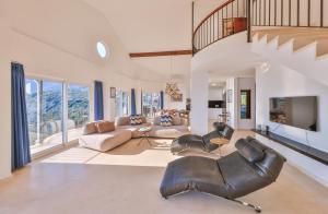 Ambassador Penthouse Apartment