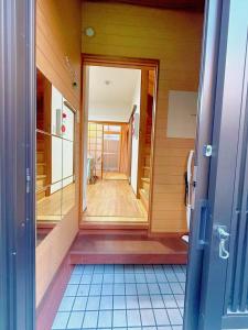 和風三階建ての一戸建て 地下鉄駅徒歩4分 最大8名まで宿泊可能