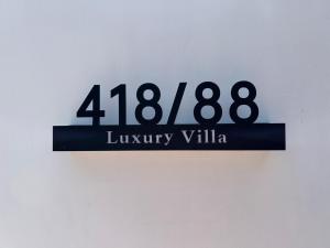 Brand New Pool Villa 8BR Sauna Pool Table Fitness EV Charger