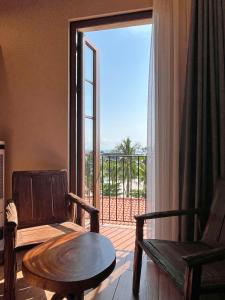 Tulip Hotel - Sunset Town