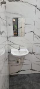 Kayaltheeram Resort & Homestay