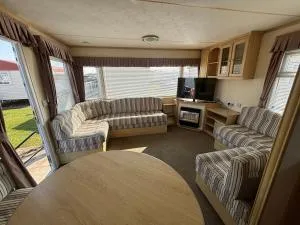 Hadrians Field 120 - Coastfields - WiFi, pet friendly, bed linen - Meadow Lakes Caravan & Lodge Hire - Ingoldmells