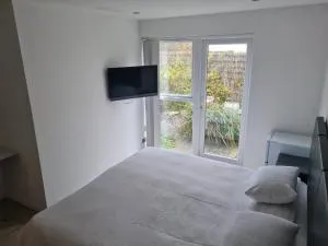 The White Lodge - 温伯恩大教堂