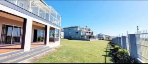 MARGATE, UVONGO CHALETS No 2