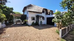 Charming 3 Bedroom Home in St Francis Bay - Kromriviermond