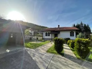 Къща за гости Сияйна Зора - Radevtsi