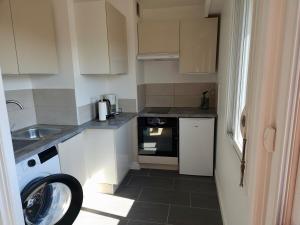 Beau studio, Le Lérins Centre Juan-les-Pins , 150m des plages