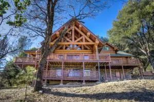 Spacious Cabin Rental near Yosemite and Bass Lake for a Family Getaway in California - North Fork