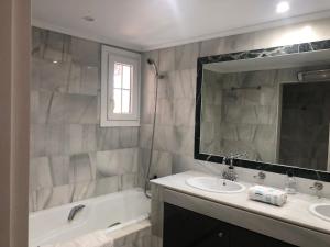1404: 2 Bed Penthouse Apt in El Presidente