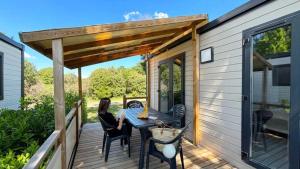 Campings Camping 3 etoiles - Piscine - ccbaefg : photos des chambres