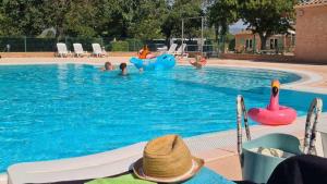 Campings Camping 3 etoiles - Piscine - ccbaefg : photos des chambres