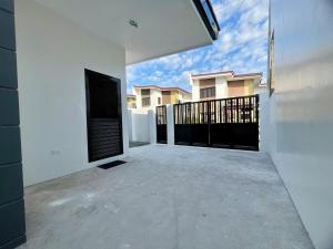 The G Suite 14-15 Entire House With Parking