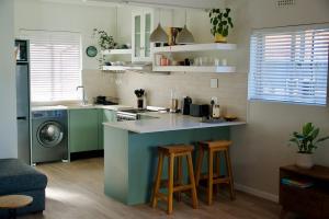 Bright, Modern Studio Apartment