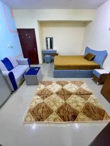 ستديو غرفه وحمام ومطبخ مفروش الخوير 33 قرب طريق مسقط السريع وقرب مطعم تشاي موقع مميز قريب من الخدمات - Qantab