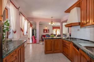 Villa Ornela, summer and sun, ideal for families and pets!