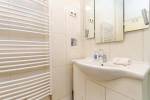 Vintage Parlament View Riverside Apt w AC by NW