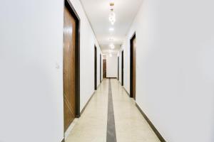 Collection O Golden Key Near TDI Mall