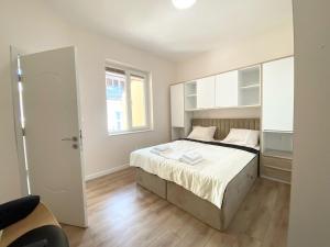 New Yorker 2 bedroom apartment