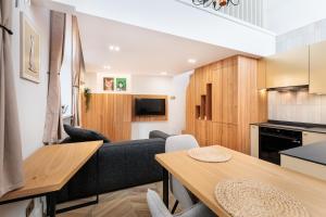 Urban Light Apartment - 3 Main Square - by Upstairs