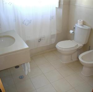 One-Bedroom Apartment with Balcony and Pool View (4 Adults) room in Apartamentos Santa Teresinha