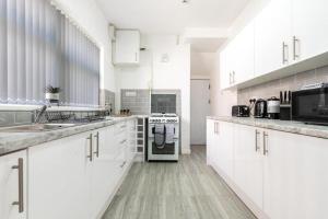 Spacious Contractor 5BR - Wi-Fi, Parking