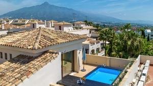 VACATION MARBELLA I Private HEATED Swimming pool, Walking distance to Puerto Banus, Security 24-7, BBQ, WiFi