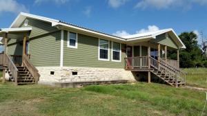 Idyllic Vacation Cottage in the Texas Hill Country near Round Top, Texas