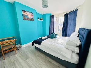 5 bed house near town