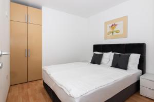 Marina Residence - Apartment Burin 110 by Locap Group