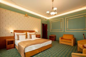 Deluxe Double or Twin Room room in Elizabeth Hotel
